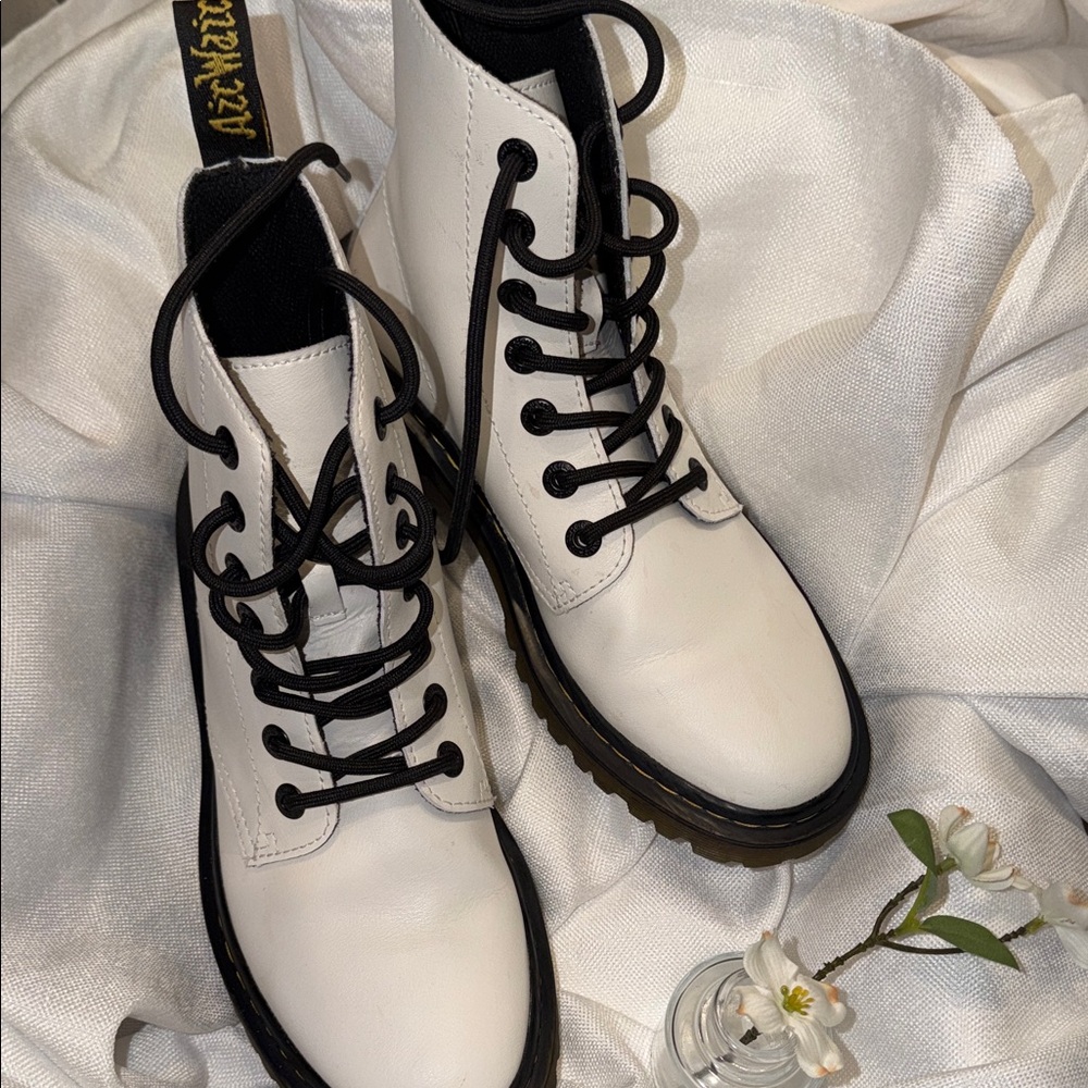 NEW Dr. Martens Luana White Leather 8-Eye Combat Boots - Women's Size 8 NWOT